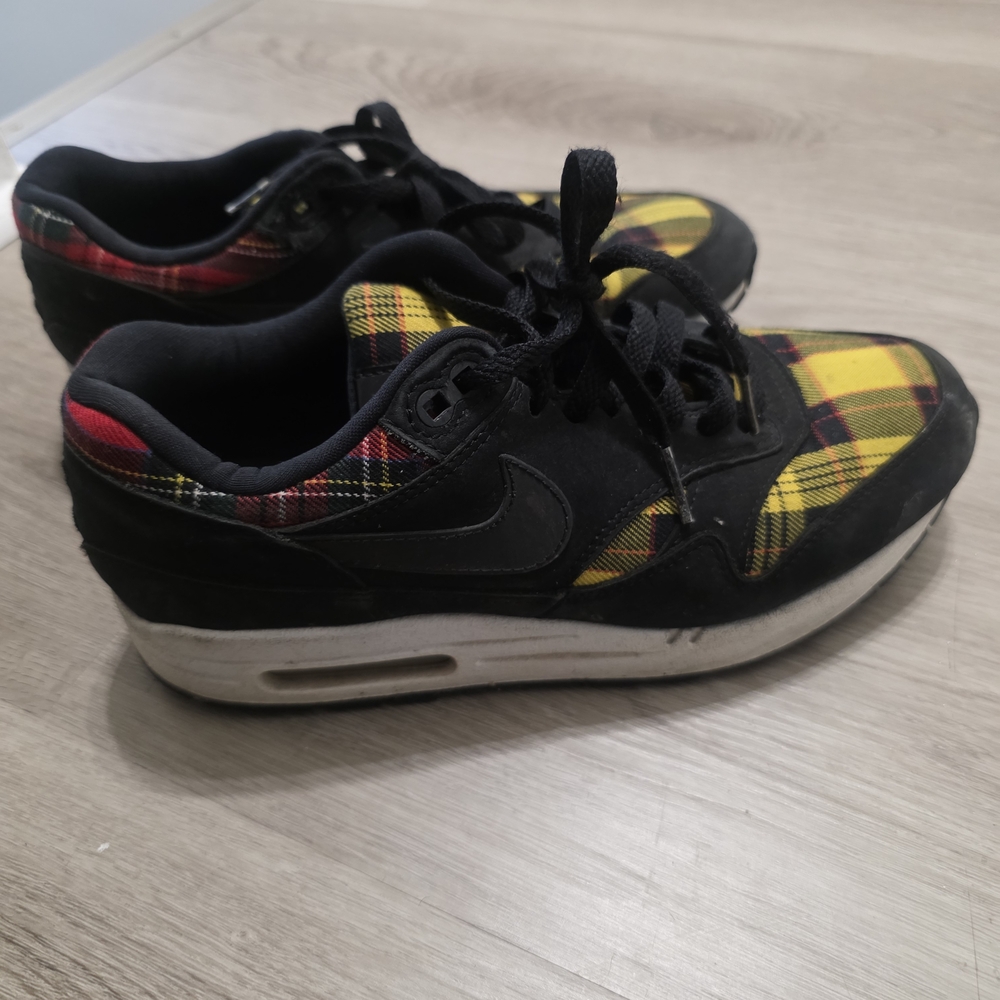 Nike Plaid Black and Yellow Sneakers